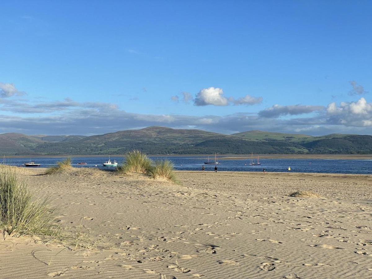 Beautiful Aberdovey Seafront Apartment 2 Aberdyfi Exteriér fotografie